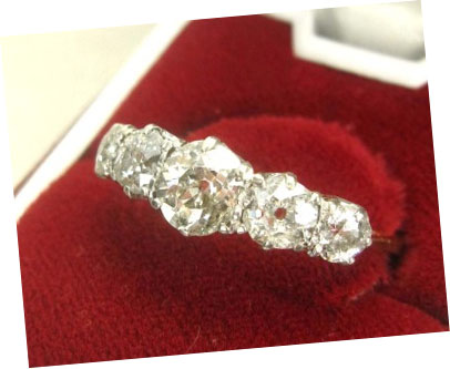 Anello vittoriano oro e diamanti